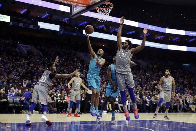 开云体育-上海队险胜太阳，恩比德统治全场