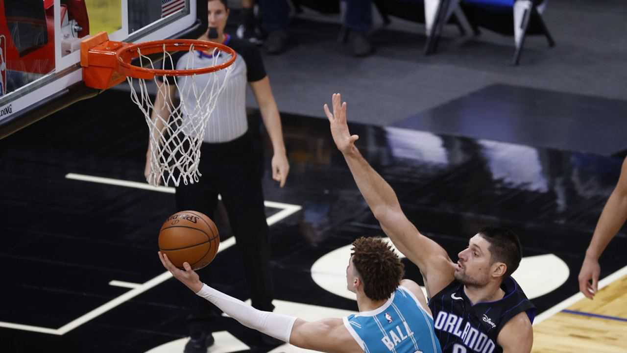 开云体育入口-火箭碾压国王，武切维奇状态火热