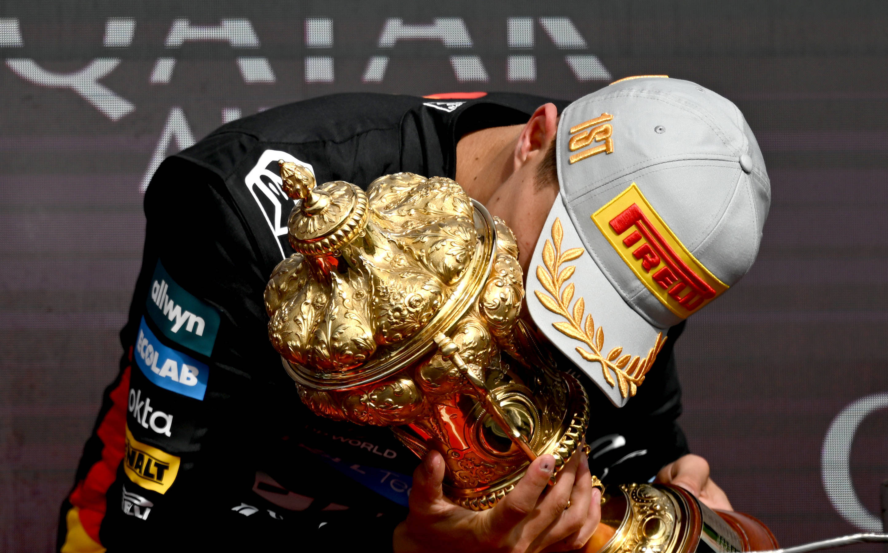 阿斯顿马丁险胜索伯车队,皮亚斯特里刷新纪录 阿斯顿马丁险胜索伯车队,皮亚斯特里刷新纪录