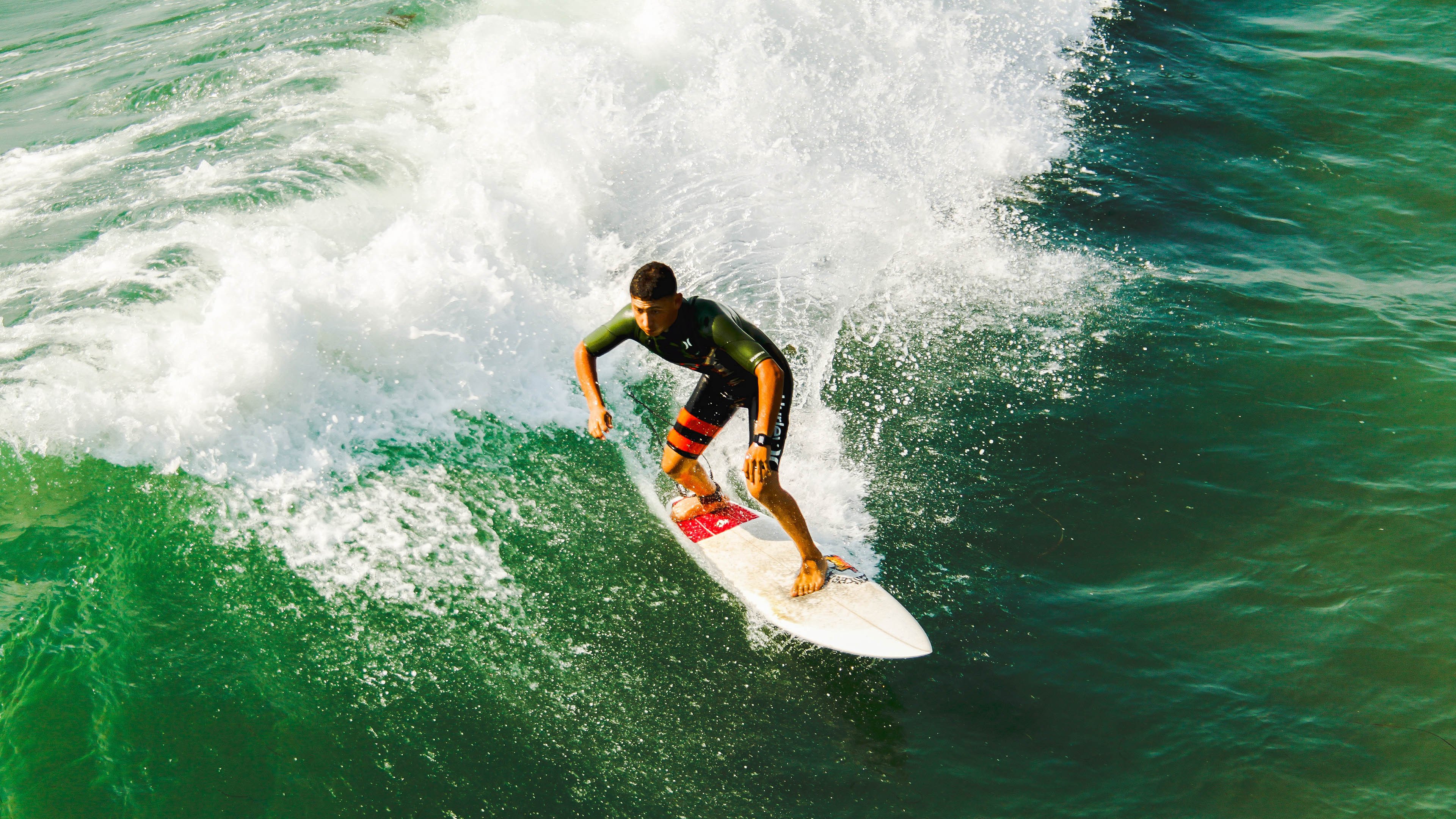 冰岛鏖战伊朗,特奥成为关键先生,当足球成为两个世界的和解密码
