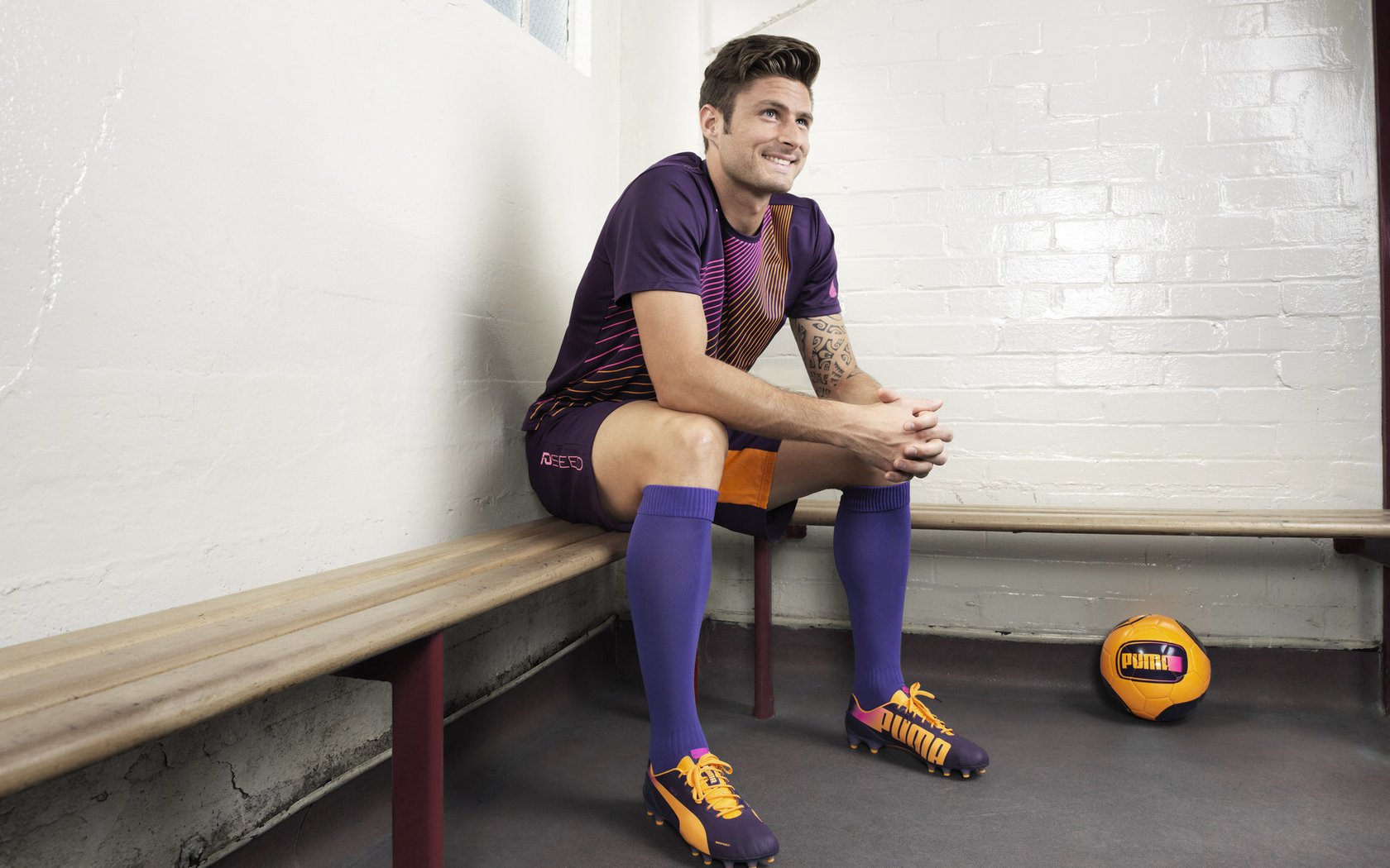 欧冠淘汰赛之夜,奥亚尔萨瓦尔全程高能输出,诠释何为大场面先生