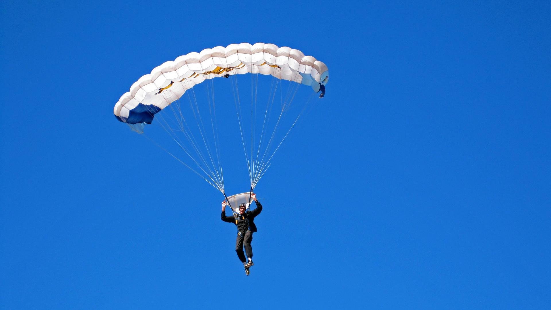 荷兰制霸突尼斯,阿圭罗在焦点战证明自己
